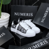 Paire de sneakers NUMERIS noir et blanc sur boîtes NUMERIS